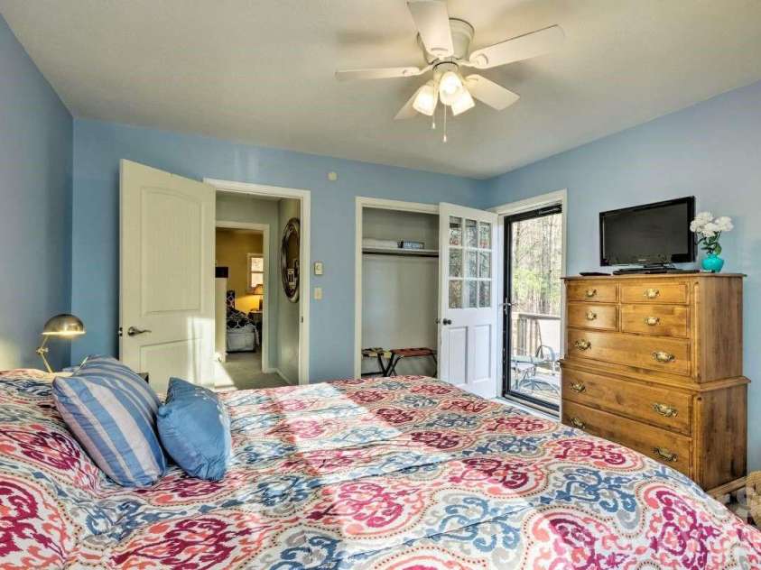 95 Walker Cove Road, Black Mountain, NC 28711.  MLS# CAR4385483, YatesRealty ID 36958. Primary Bedroom!