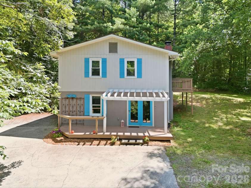 95 Walker Cove Road, Black Mountain, NC 28711.  MLS# CAR4385483, YatesRealty ID 36958. Well-Maintained, Move-In Ready!