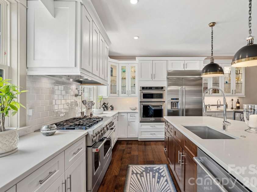 473 Main Street, Davidson, NC 28036.  MLS# CAR4403660, YatesRealty ID 36959. Kitchen