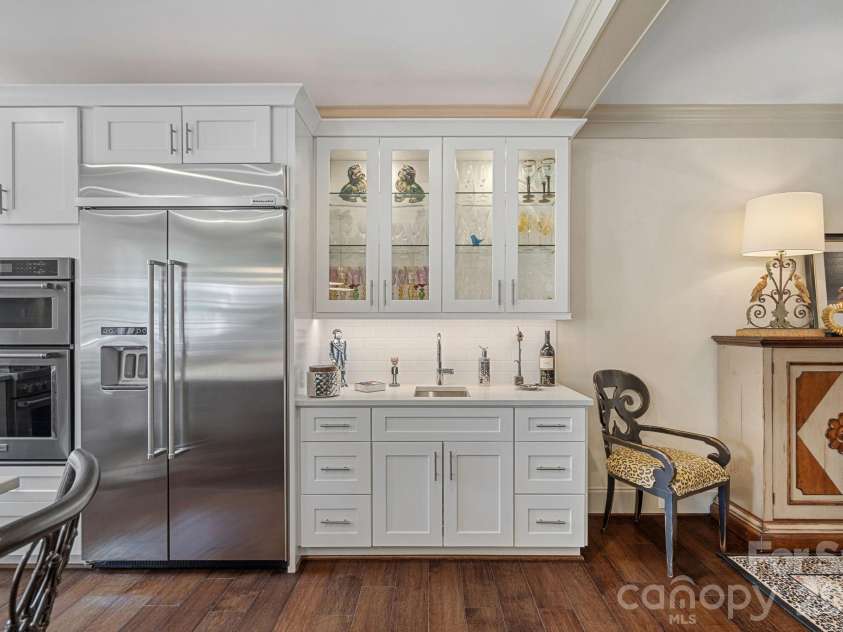 473 Main Street, Davidson, NC 28036.  MLS# CAR4403660, YatesRealty ID 36959. Kitchen