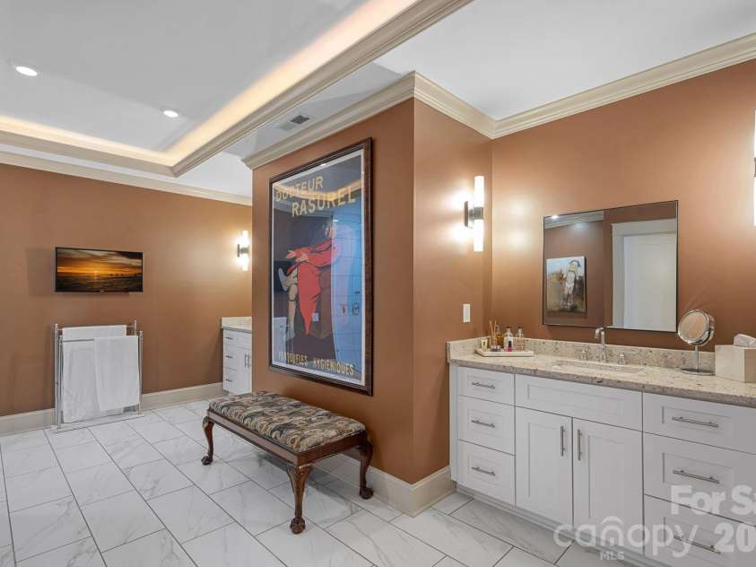 473 Main Street, Davidson, NC 28036.  MLS# CAR4403660, YatesRealty ID 36959. Primary Bath