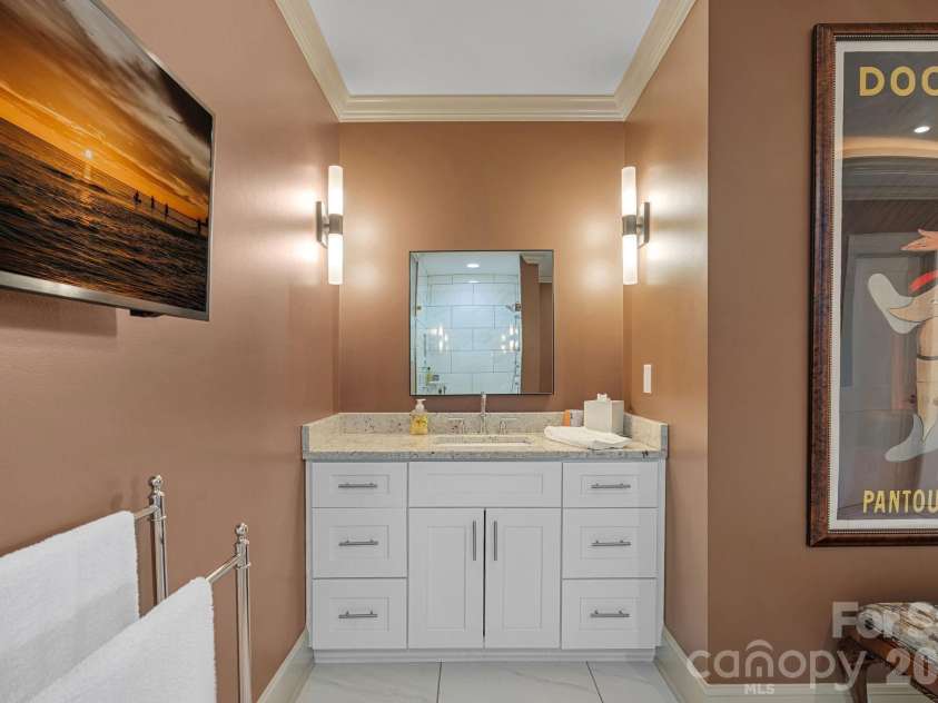 473 Main Street, Davidson, NC 28036.  MLS# CAR4403660, YatesRealty ID 36959. Primary Bath