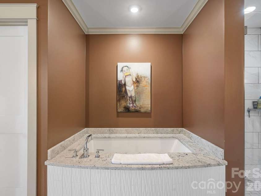 473 Main Street, Davidson, NC 28036.  MLS# CAR4403660, YatesRealty ID 36959. Primary Bath