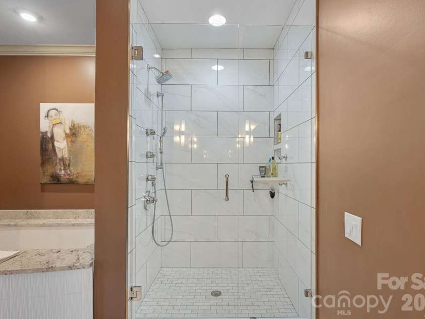 473 Main Street, Davidson, NC 28036.  MLS# CAR4403660, YatesRealty ID 36959. Primary Bath