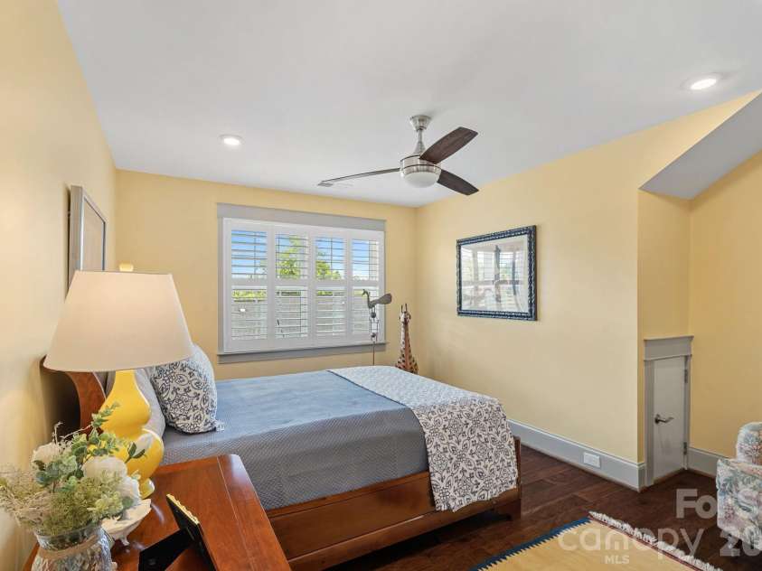 473 Main Street, Davidson, NC 28036.  MLS# CAR4403660, YatesRealty ID 36959. Top Level Guest Room