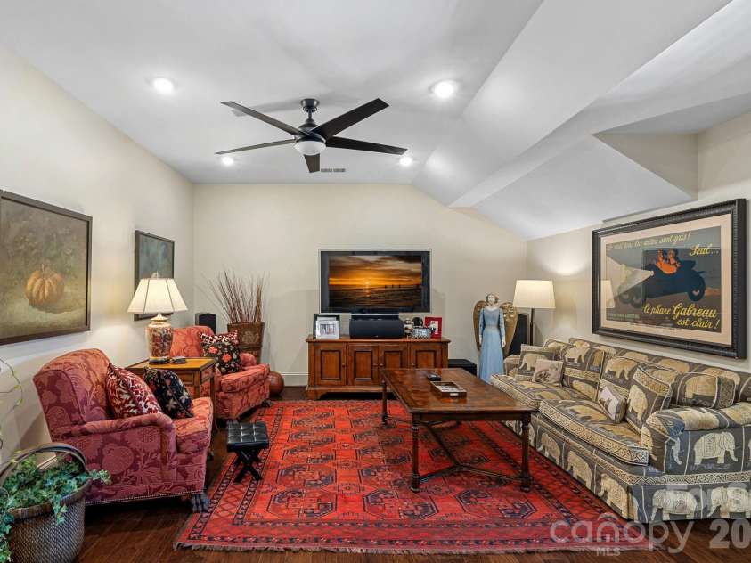 473 Main Street, Davidson, NC 28036.  MLS# CAR4403660, YatesRealty ID 36959. Top Level Loft/Bonus