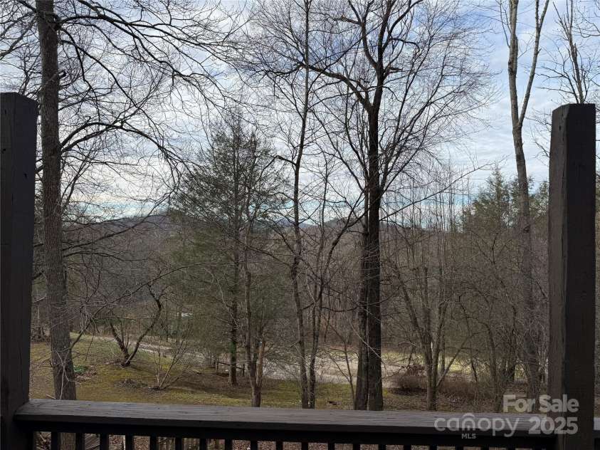 55 Twin Oaks Lane, Spruce Pine, NC 28777.  MLS# CAR4331118, YatesRealty ID 3696. 