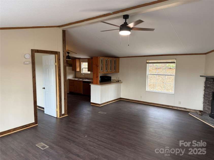 55 Twin Oaks Lane, Spruce Pine, NC 28777.  MLS# CAR4331118, YatesRealty ID 3696. 