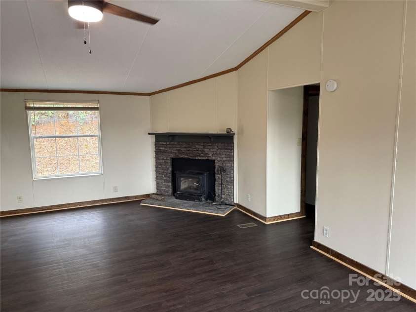 55 Twin Oaks Lane, Spruce Pine, NC 28777.  MLS# CAR4331118, YatesRealty ID 3696. 