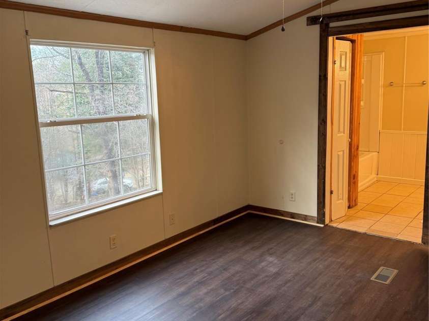 55 Twin Oaks Lane, Spruce Pine, NC 28777.  MLS# CAR4331118, YatesRealty ID 3696. 