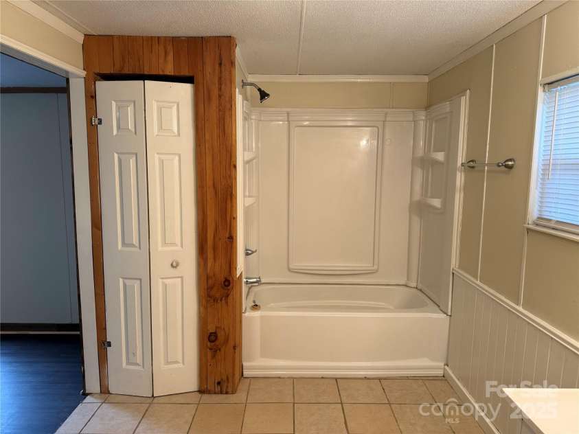 55 Twin Oaks Lane, Spruce Pine, NC 28777.  MLS# CAR4331118, YatesRealty ID 3696. 