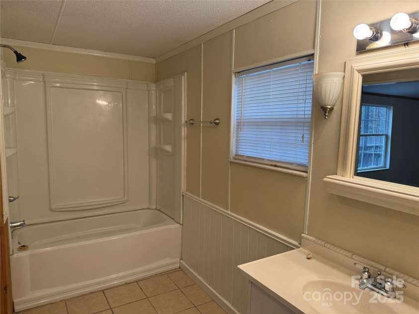 55 Twin Oaks Lane, Spruce Pine, NC 28777.  MLS# CAR4331118, YatesRealty ID 3696. 