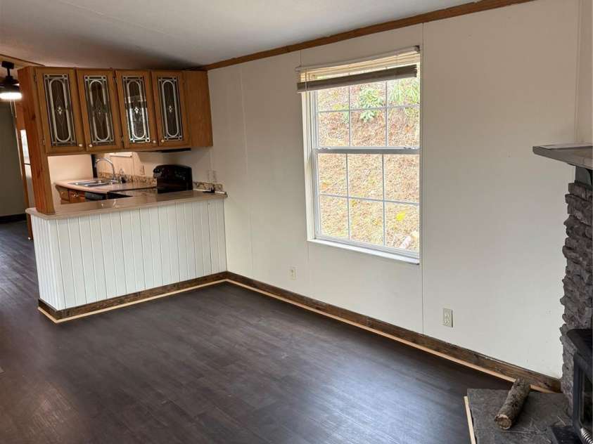 55 Twin Oaks Lane, Spruce Pine, NC 28777.  MLS# CAR4331118, YatesRealty ID 3696. 