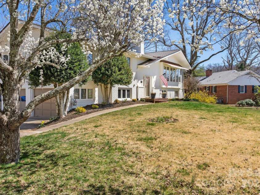 86 Braddock Way, Asheville, NC 28803.  MLS# CAR4235996, YatesRealty ID 3696. 