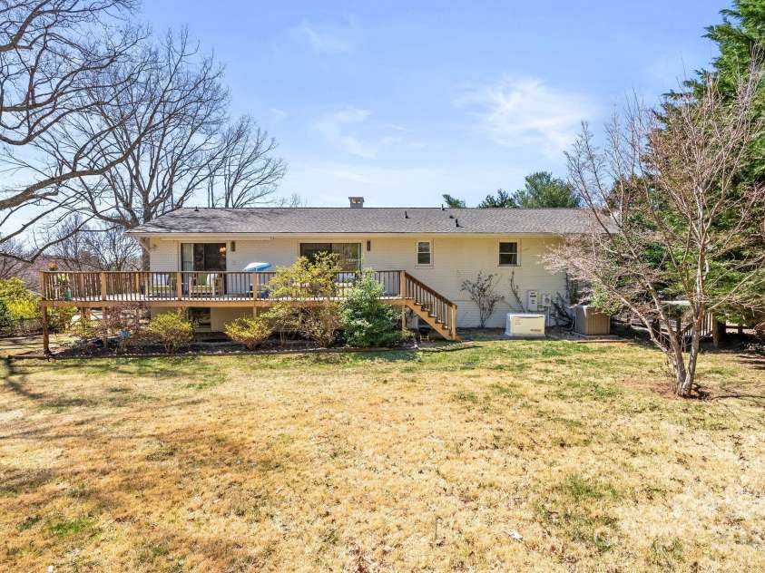 86 Braddock Way, Asheville, NC 28803.  MLS# CAR4235996, YatesRealty ID 3696. 