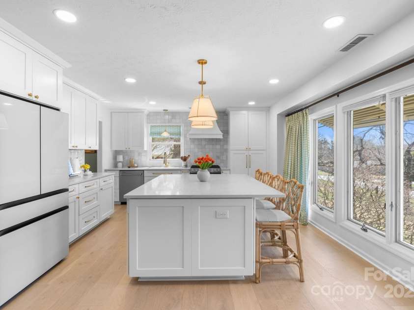 86 Braddock Way, Asheville, NC 28803.  MLS# CAR4235996, YatesRealty ID 3696. Kitchen