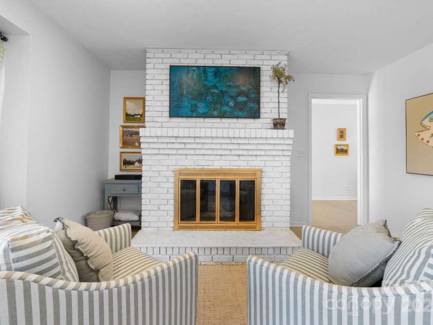 86 Braddock Way, Asheville, NC 28803.  MLS# CAR4235996, YatesRealty ID 3696. Kitchen