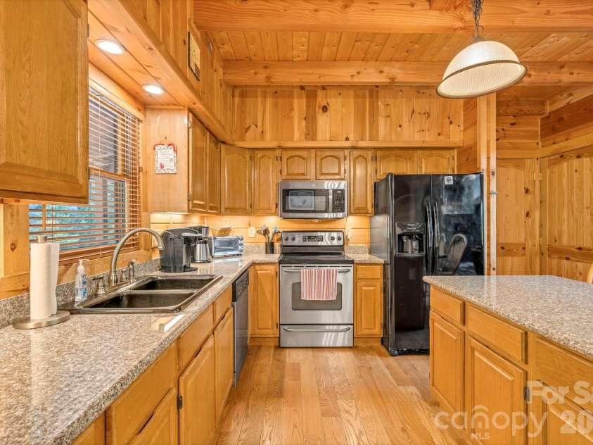 328 Nile Park Drive, Blowing Rock, NC 28605.  MLS# CAR4388511, YatesRealty ID 36961. 
