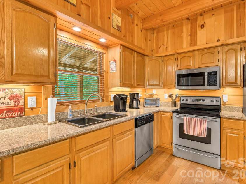 328 Nile Park Drive, Blowing Rock, NC 28605.  MLS# CAR4388511, YatesRealty ID 36961. 