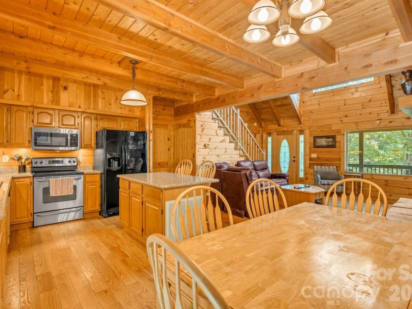 328 Nile Park Drive, Blowing Rock, NC 28605.  MLS# CAR4388511, YatesRealty ID 36961. 