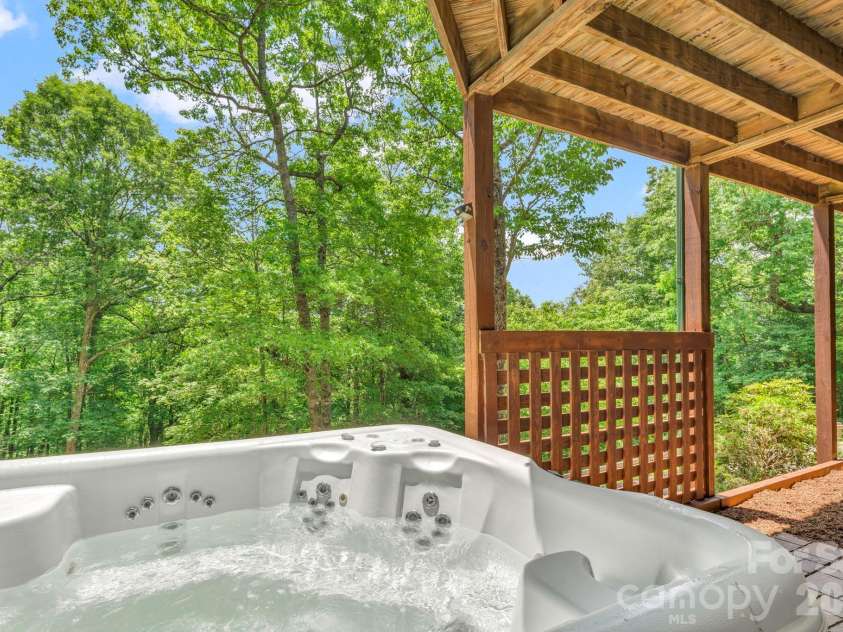 328 Nile Park Drive, Blowing Rock, NC 28605.  MLS# CAR4388511, YatesRealty ID 36961. 