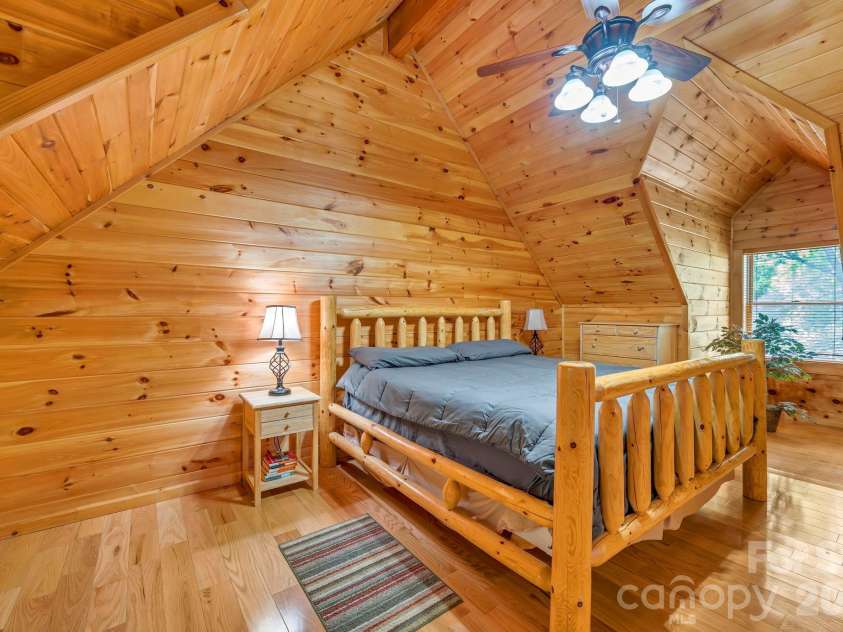 328 Nile Park Drive, Blowing Rock, NC 28605.  MLS# CAR4388511, YatesRealty ID 36961. First upper-level  bedroom