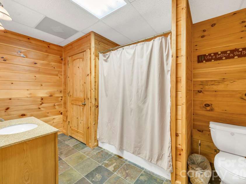 328 Nile Park Drive, Blowing Rock, NC 28605.  MLS# CAR4388511, YatesRealty ID 36961. Lower-level full bath