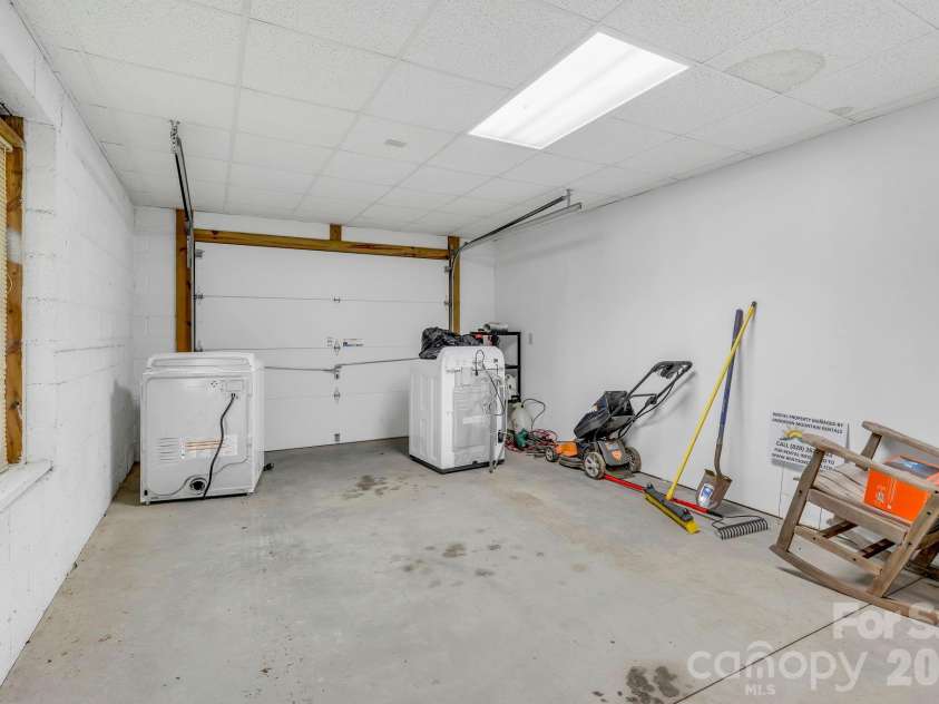 328 Nile Park Drive, Blowing Rock, NC 28605.  MLS# CAR4388511, YatesRealty ID 36961. Lower-level one-car garage