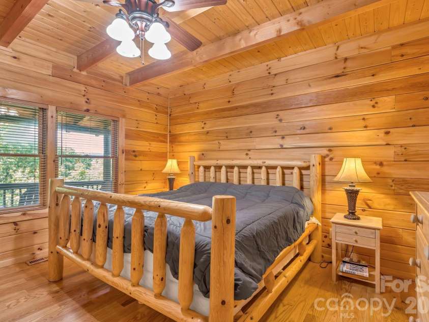328 Nile Park Drive, Blowing Rock, NC 28605.  MLS# CAR4388511, YatesRealty ID 36961. Main-level bedroom