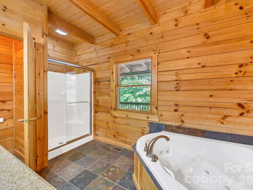 328 Nile Park Drive, Blowing Rock, NC 28605.  MLS# CAR4388511, YatesRealty ID 36961. Main-level full bath