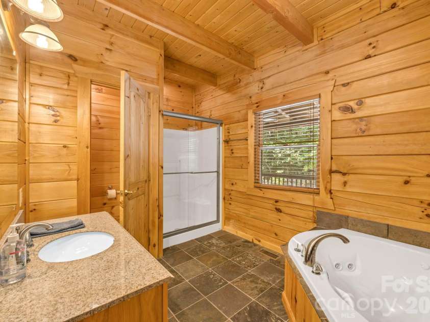 328 Nile Park Drive, Blowing Rock, NC 28605.  MLS# CAR4388511, YatesRealty ID 36961. Main-level primary suite full bath