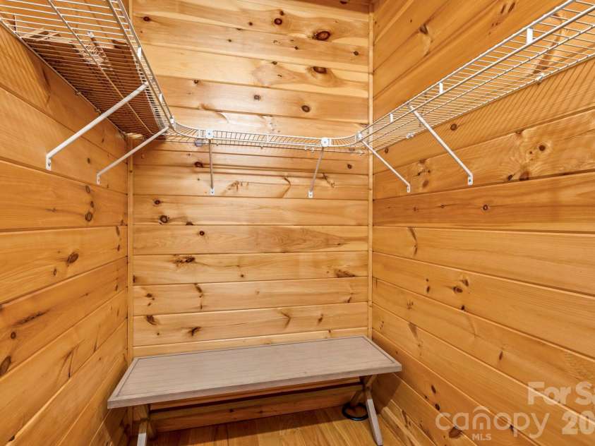 328 Nile Park Drive, Blowing Rock, NC 28605.  MLS# CAR4388511, YatesRealty ID 36961. Main-level primary suite walk-in closet