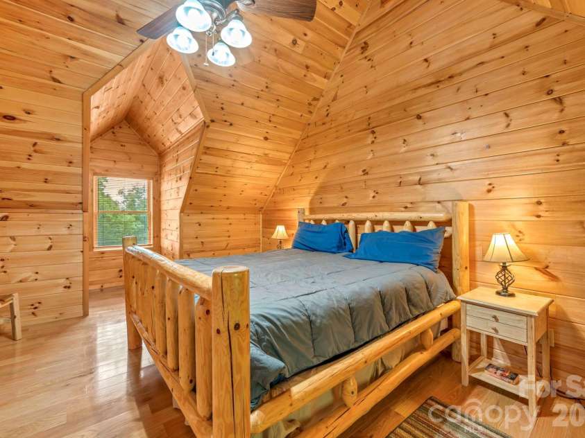 328 Nile Park Drive, Blowing Rock, NC 28605.  MLS# CAR4388511, YatesRealty ID 36961. Second upper-level  bedroom