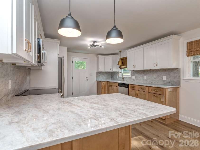 408 Jackson Avenue, Waxhaw, NC 28173.  MLS# CAR4398118, YatesRealty ID 36962. Kitchen