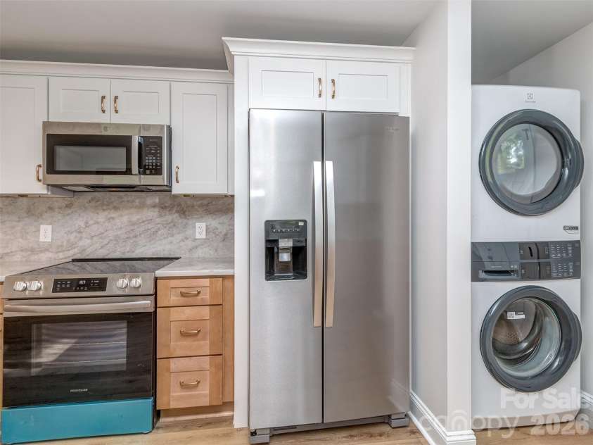408 Jackson Avenue, Waxhaw, NC 28173.  MLS# CAR4398118, YatesRealty ID 36962. Stackable washer / dryer