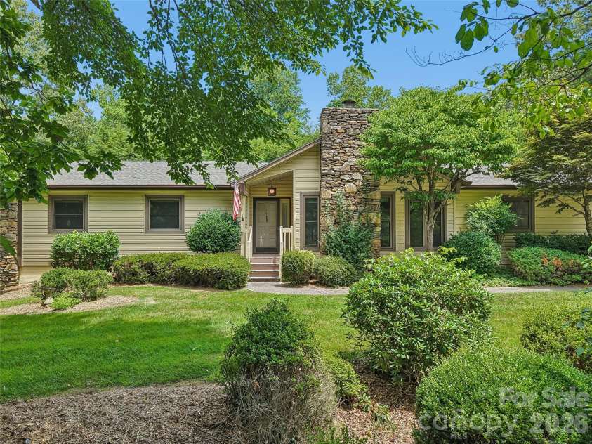 1 Bridle Path Court, Hendersonville, NC 28791.  MLS# CAR4401387, YatesRealty ID 36963. 