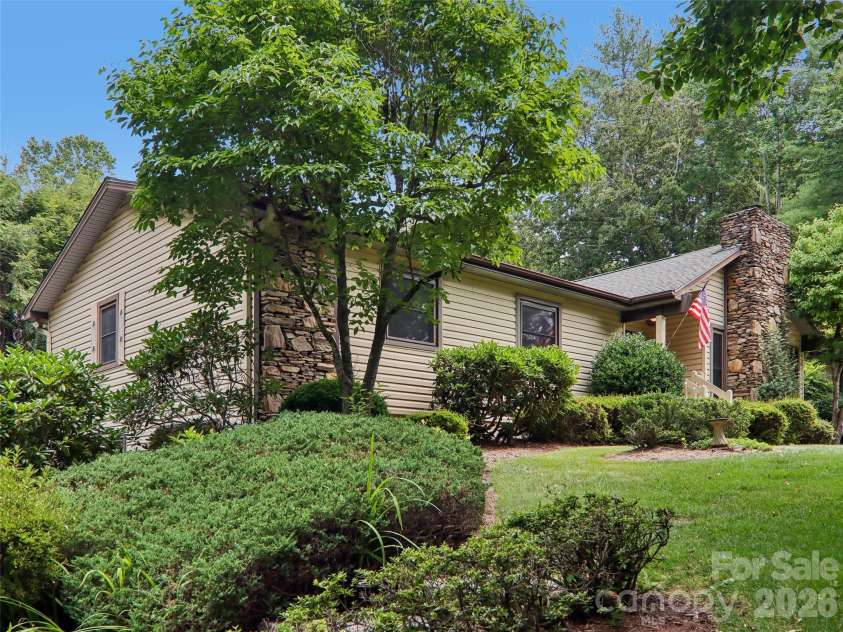 1 Bridle Path Court, Hendersonville, NC 28791.  MLS# CAR4401387, YatesRealty ID 36963. 