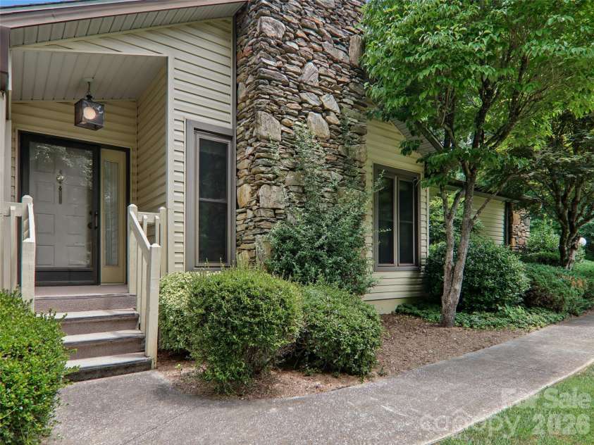 1 Bridle Path Court, Hendersonville, NC 28791.  MLS# CAR4401387, YatesRealty ID 36963. 