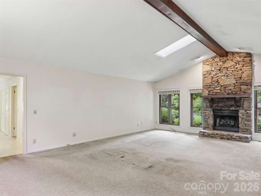 1 Bridle Path Court, Hendersonville, NC 28791.  MLS# CAR4401387, YatesRealty ID 36963. 