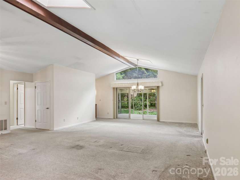 1 Bridle Path Court, Hendersonville, NC 28791.  MLS# CAR4401387, YatesRealty ID 36963. 