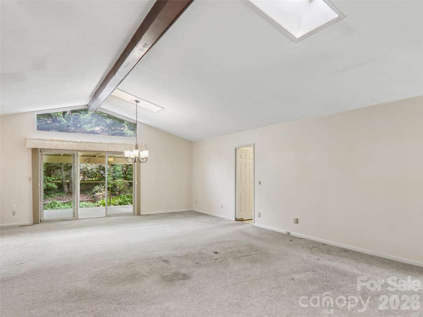 1 Bridle Path Court, Hendersonville, NC 28791.  MLS# CAR4401387, YatesRealty ID 36963. 