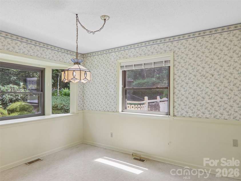 1 Bridle Path Court, Hendersonville, NC 28791.  MLS# CAR4401387, YatesRealty ID 36963. 