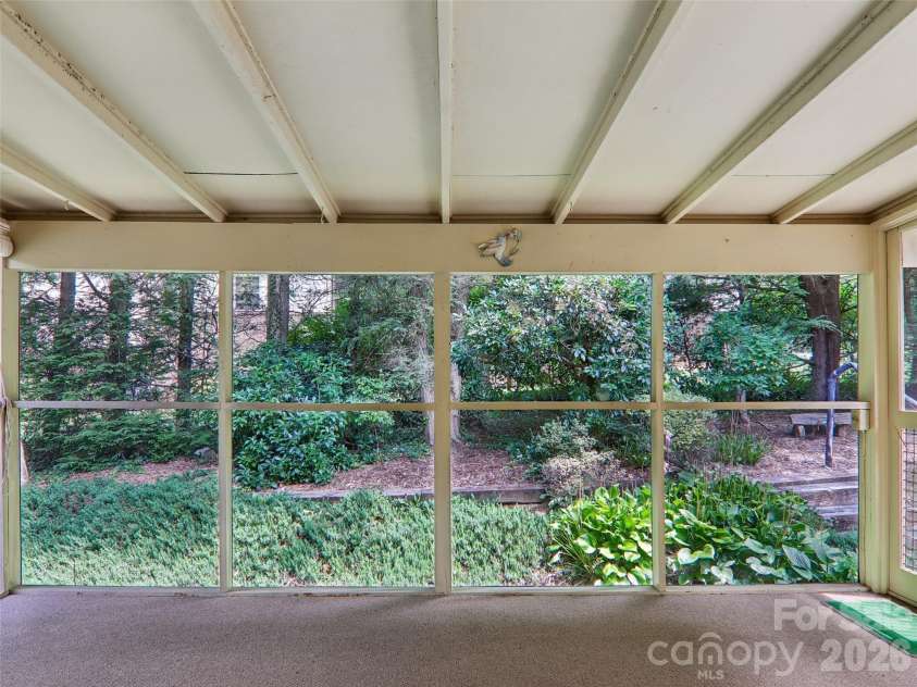 1 Bridle Path Court, Hendersonville, NC 28791.  MLS# CAR4401387, YatesRealty ID 36963. 