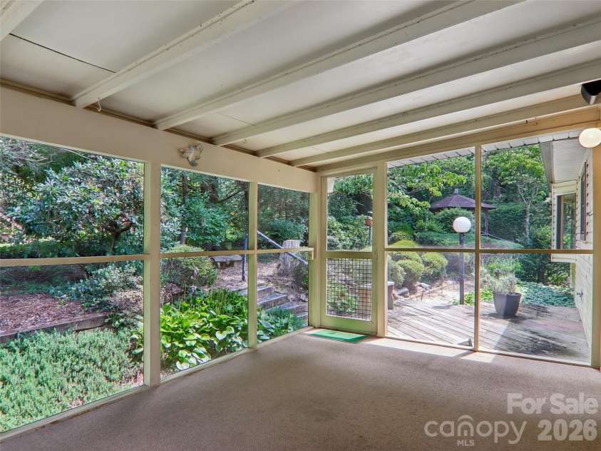 1 Bridle Path Court, Hendersonville, NC 28791.  MLS# CAR4401387, YatesRealty ID 36963. 