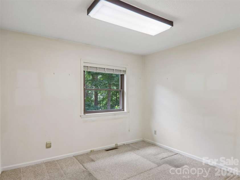 1 Bridle Path Court, Hendersonville, NC 28791.  MLS# CAR4401387, YatesRealty ID 36963. 