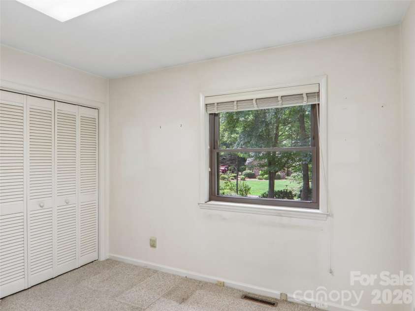 1 Bridle Path Court, Hendersonville, NC 28791.  MLS# CAR4401387, YatesRealty ID 36963. 