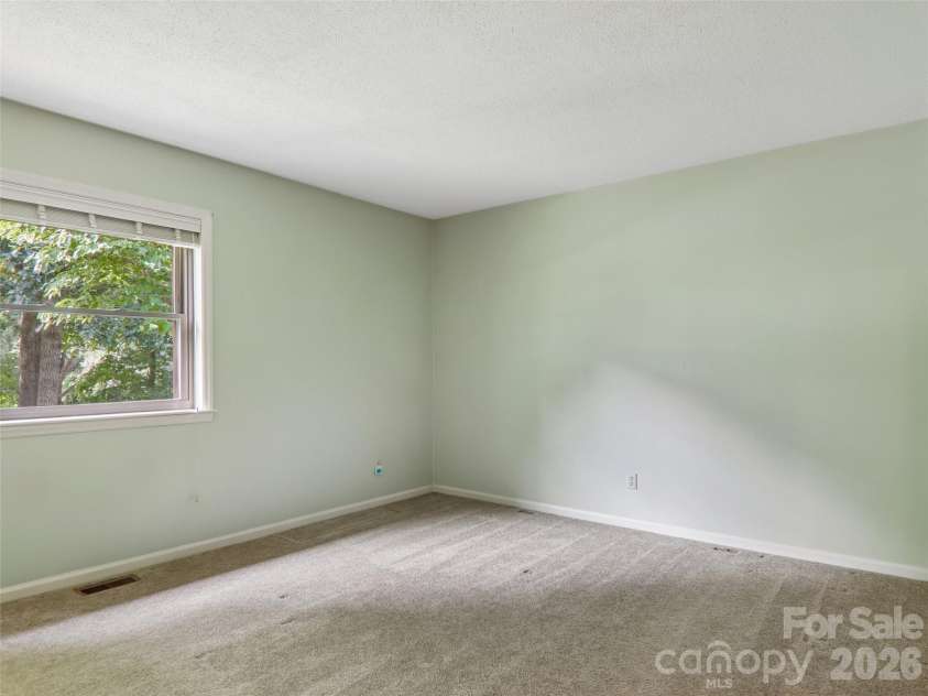 1 Bridle Path Court, Hendersonville, NC 28791.  MLS# CAR4401387, YatesRealty ID 36963. 