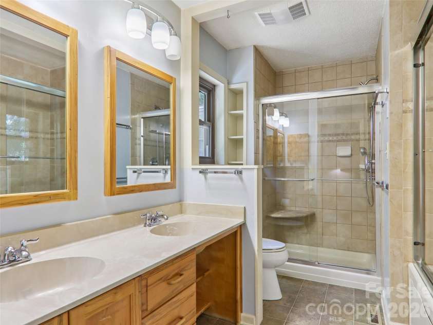 1 Bridle Path Court, Hendersonville, NC 28791.  MLS# CAR4401387, YatesRealty ID 36963. 
