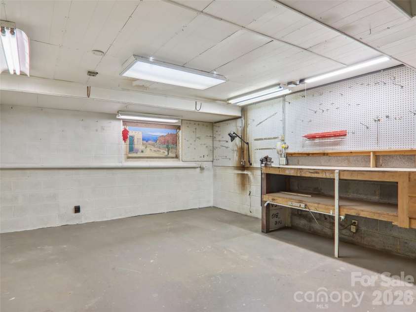 1 Bridle Path Court, Hendersonville, NC 28791.  MLS# CAR4401387, YatesRealty ID 36963. 