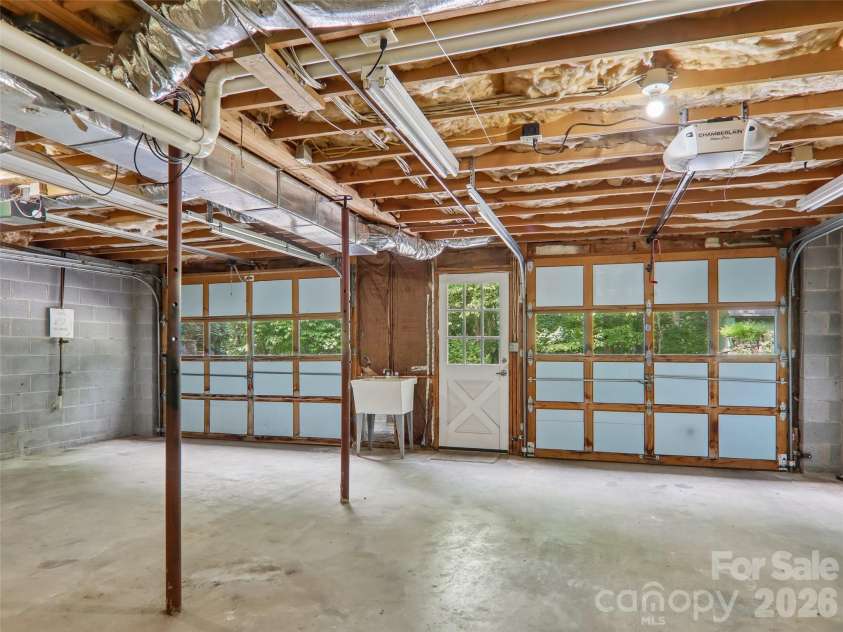 1 Bridle Path Court, Hendersonville, NC 28791.  MLS# CAR4401387, YatesRealty ID 36963. 